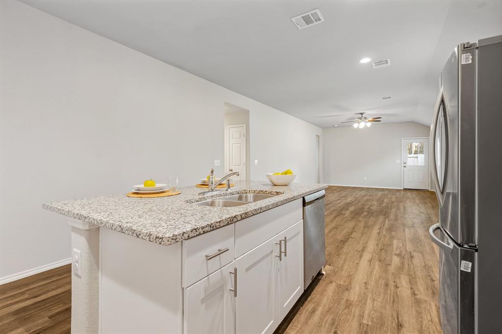 194 Bellewood Manor Drive, Magnolia, Texas image 12