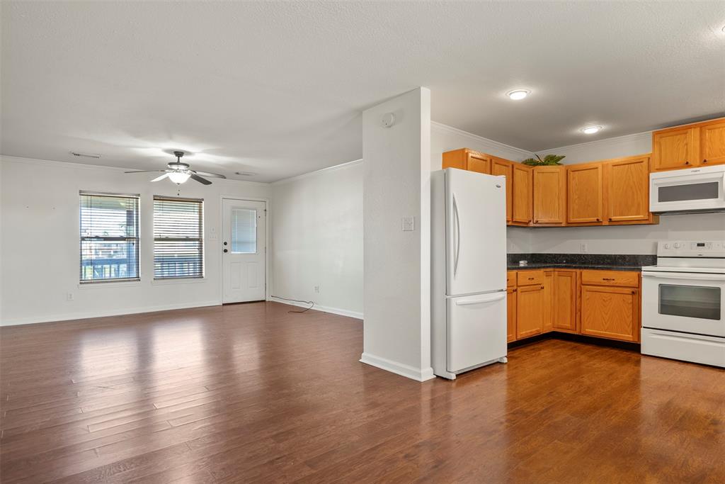 11 Highland Drive, Hitchcock, Texas image 3
