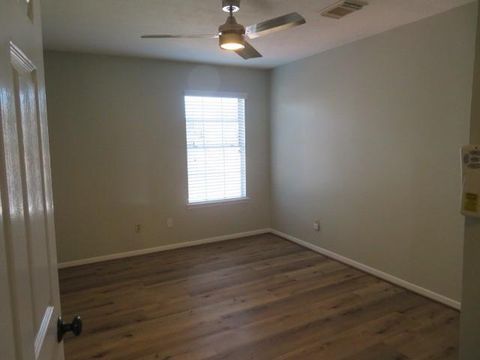 Single Family Residence in Friendswood TX 1805 La Salle Street 23.jpg