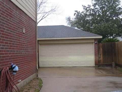 Single Family Residence in Friendswood TX 1805 La Salle Street 25.jpg