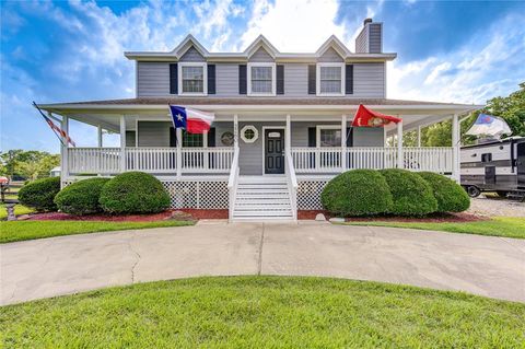 Single Family Residence in Dickinson TX 2260 Houston Avenue.jpg