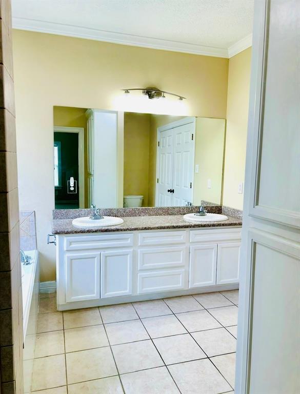 1207 S Diamondhead Boulevard, Crosby, Texas image 10