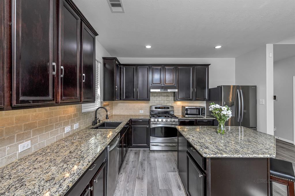 3927 Candle Gate Lane, Katy, Texas image 14
