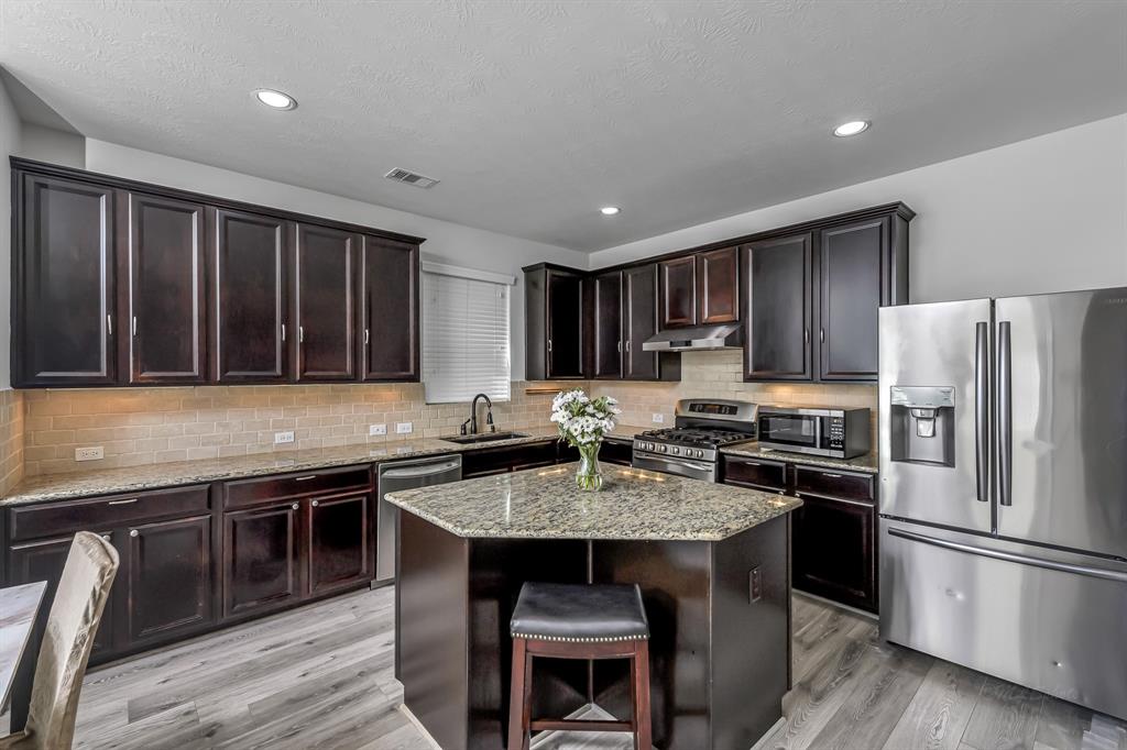 3927 Candle Gate Lane, Katy, Texas image 12