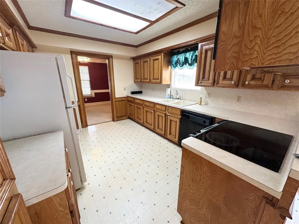 121 Frostwood Drive, Lake Jackson, Texas image 7