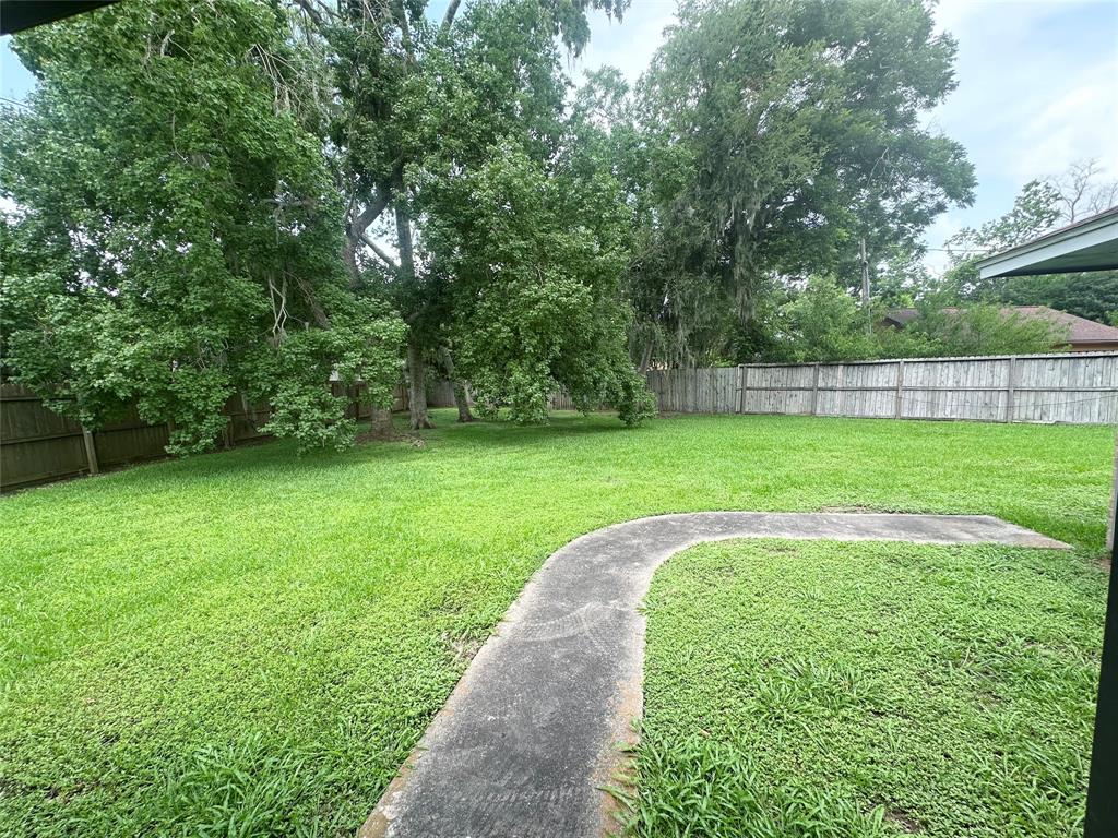 121 Frostwood Drive, Lake Jackson, Texas image 28