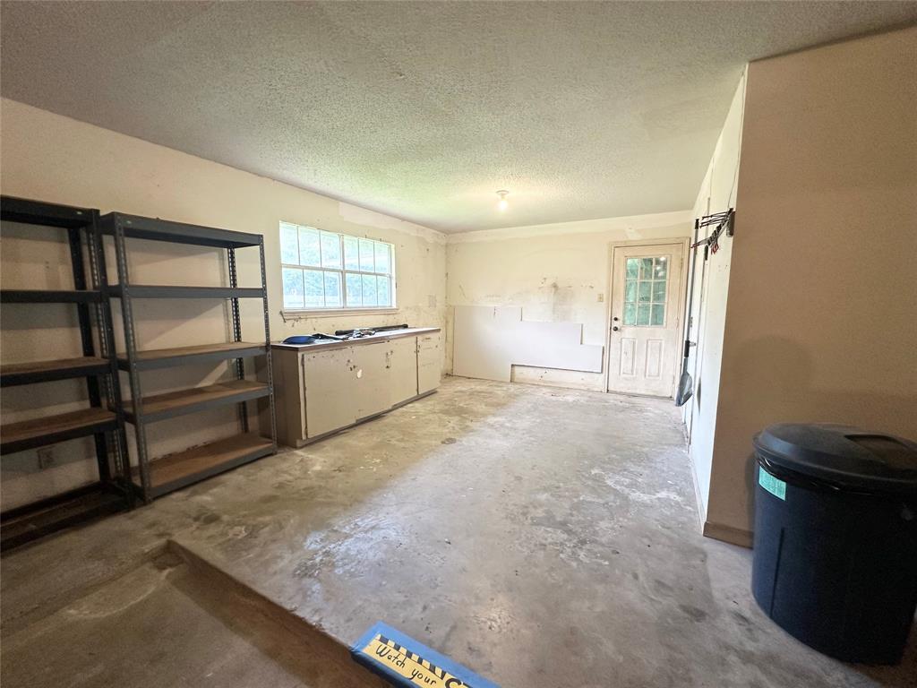 121 Frostwood Drive, Lake Jackson, Texas image 24