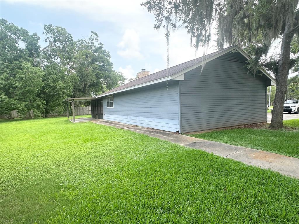 121 Frostwood Drive, Lake Jackson, Texas image 30