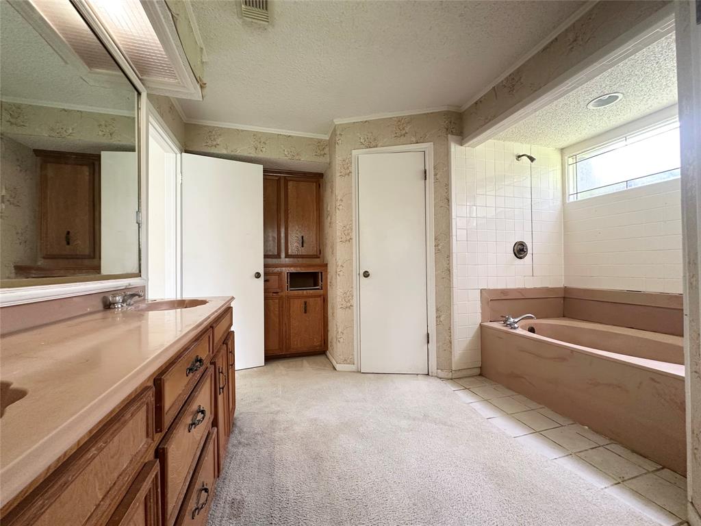 121 Frostwood Drive, Lake Jackson, Texas image 15