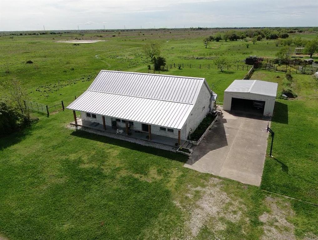 1818 Cr-18, Damon, Texas image 3