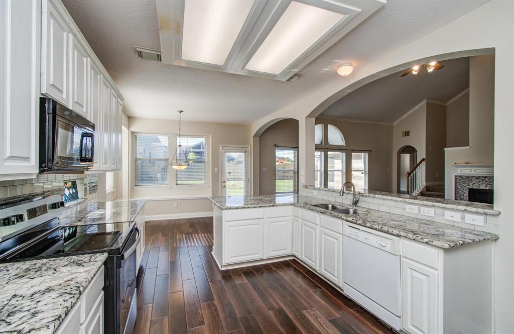 2210 Waters Edge Lane, League City, Texas image 10