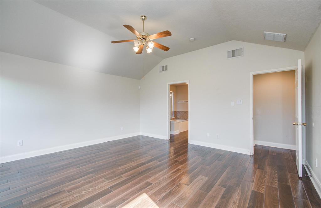 2210 Waters Edge Lane, League City, Texas image 18