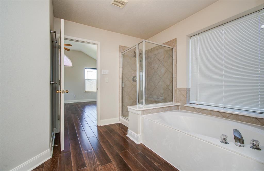 2210 Waters Edge Lane, League City, Texas image 21