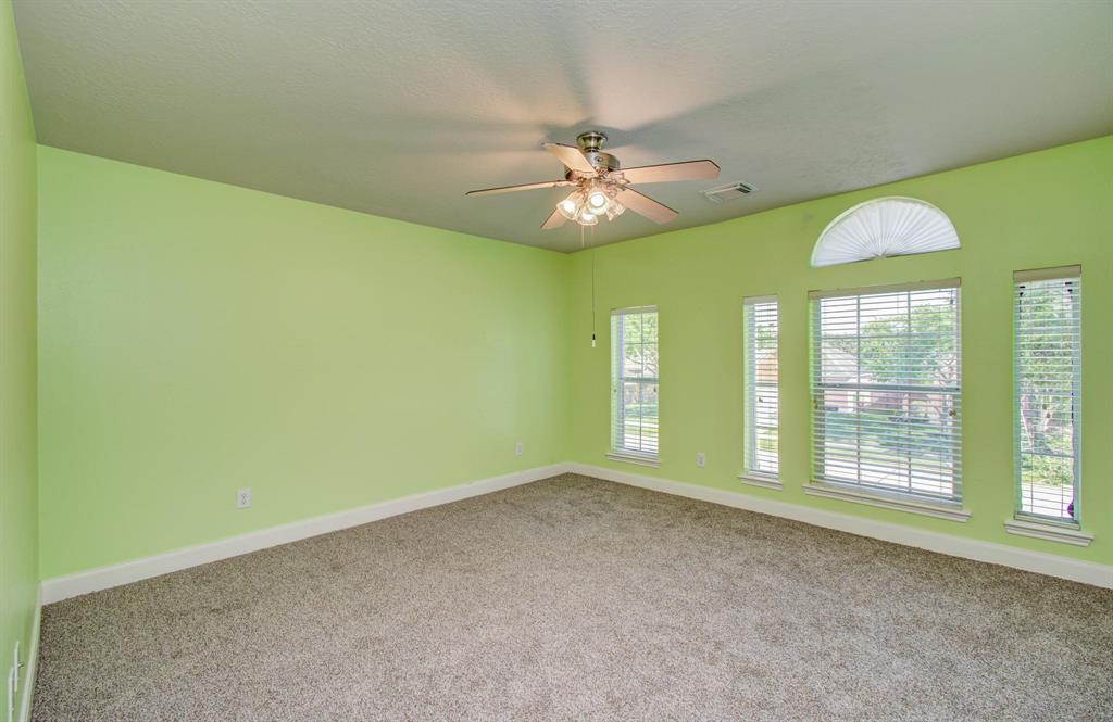 2210 Waters Edge Lane, League City, Texas image 30