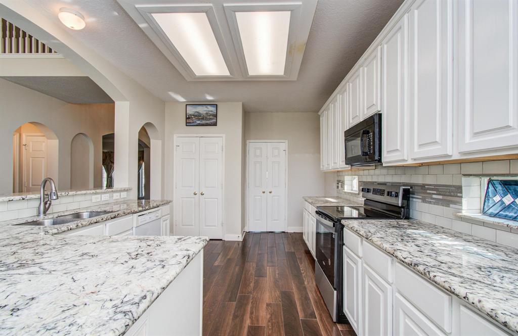 2210 Waters Edge Lane, League City, Texas image 9