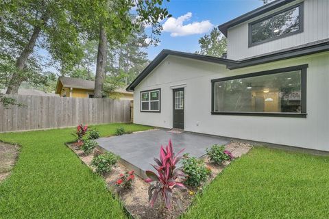 Single Family Residence in The Woodlands TX 37 White Willow Circle.jpg