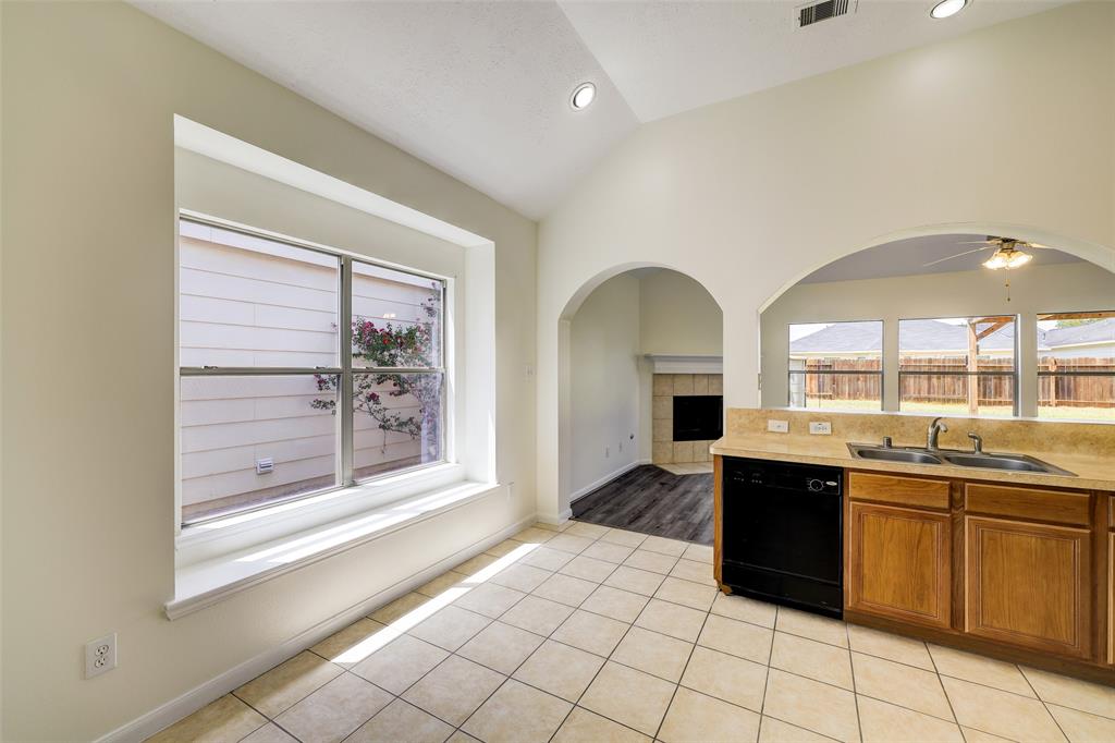 32006 Annice Lane, Pinehurst, Texas image 12