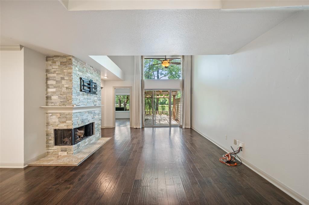 27 N Lakeridge Circle, The Woodlands, Texas image 9