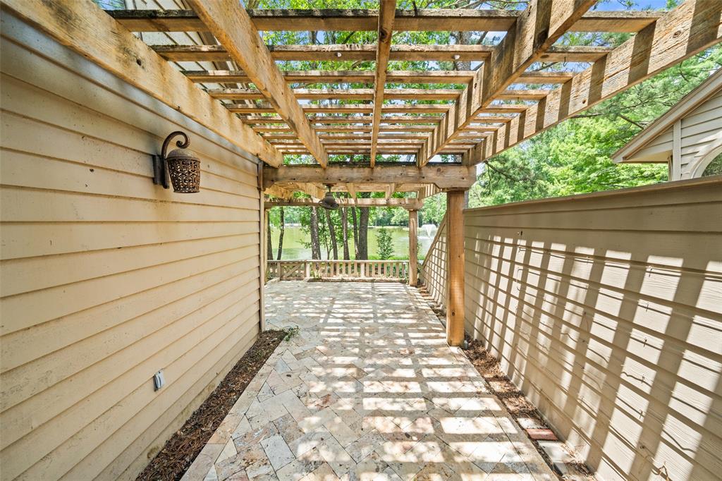 27 N Lakeridge Circle, The Woodlands, Texas image 19