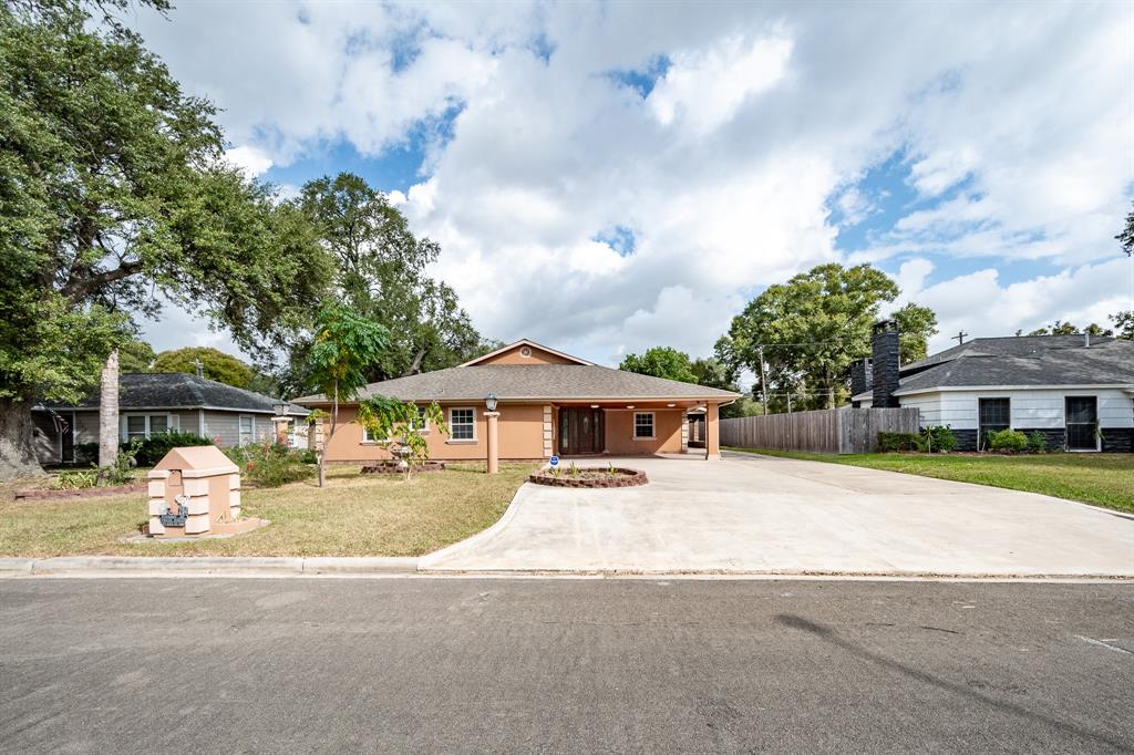 204 Forrest St Street, Baytown, Texas image 2