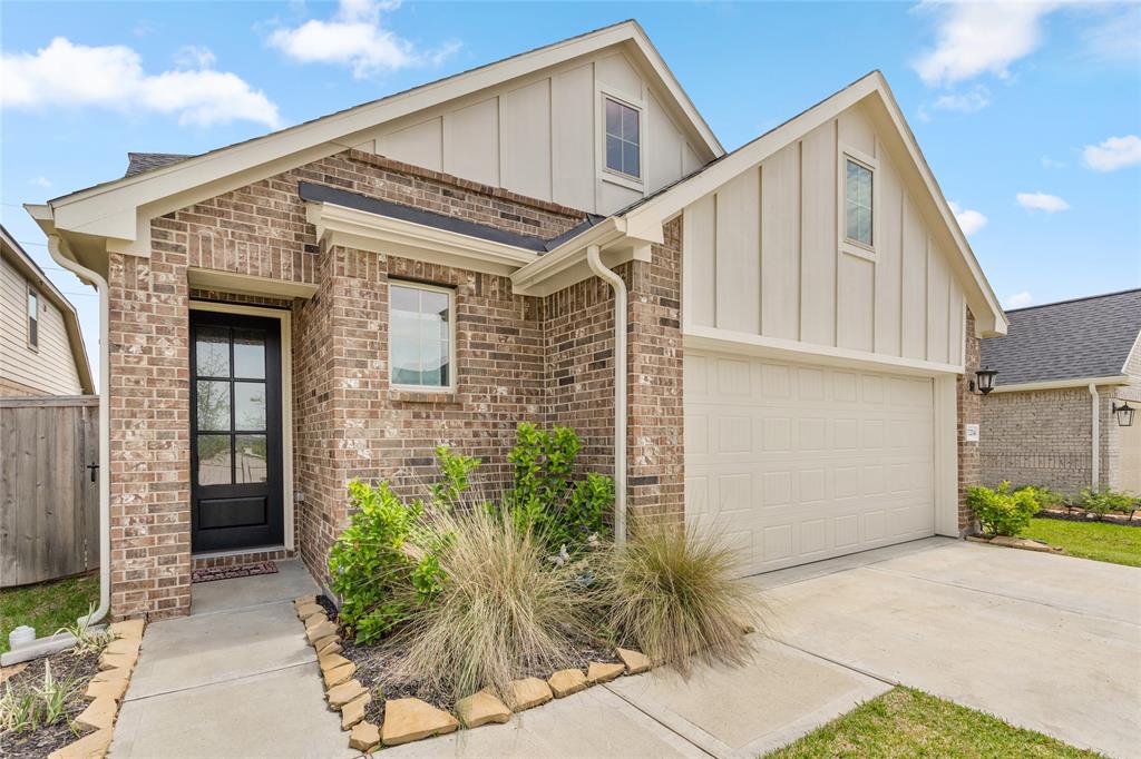 17214 Broadleaf Oak Drive