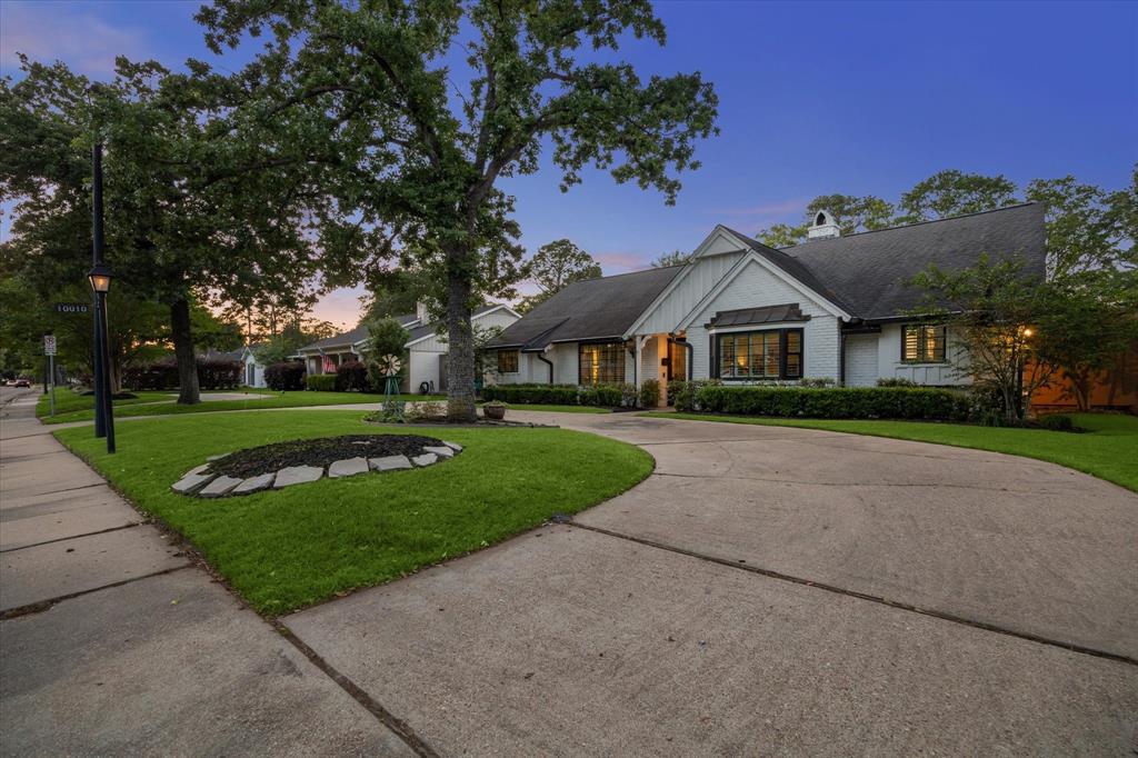 10010 Briar Forest Drive, Houston, Texas image 4