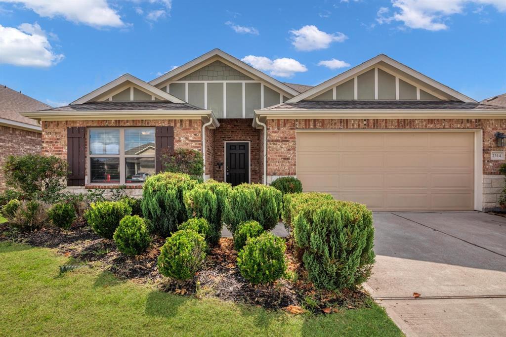 2314 Brickfielder Lane, Baytown, Texas image 2