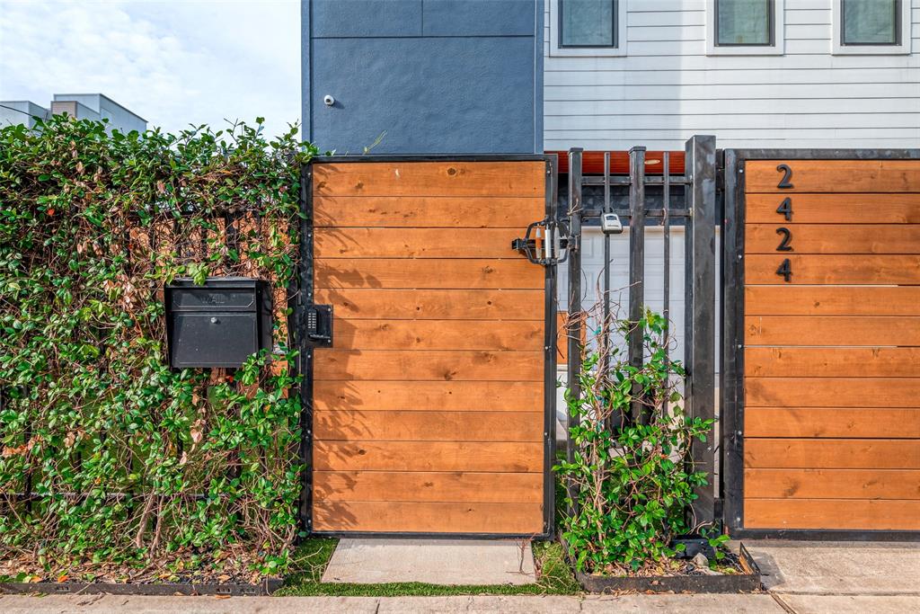 2424 Hadley Street