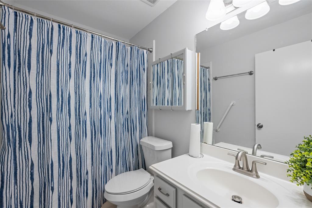 810 Apple Blossom Drive, Pearland, Texas image 33