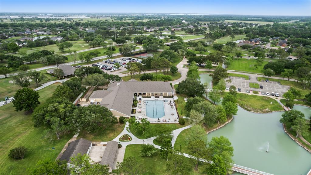 810 Apple Blossom Drive, Pearland, Texas image 47