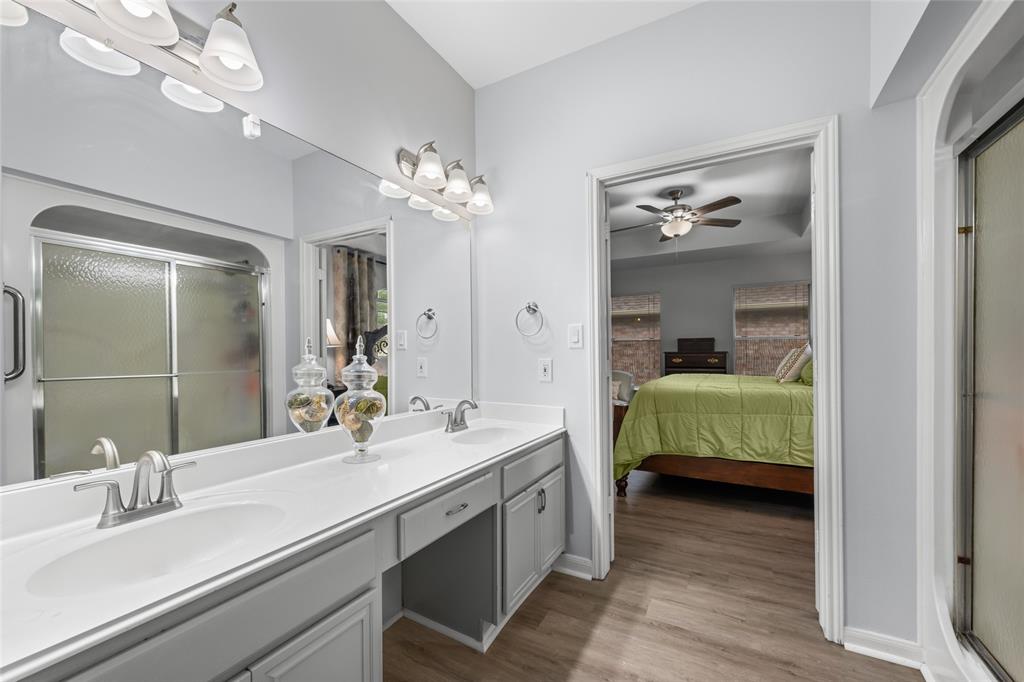 810 Apple Blossom Drive, Pearland, Texas image 32