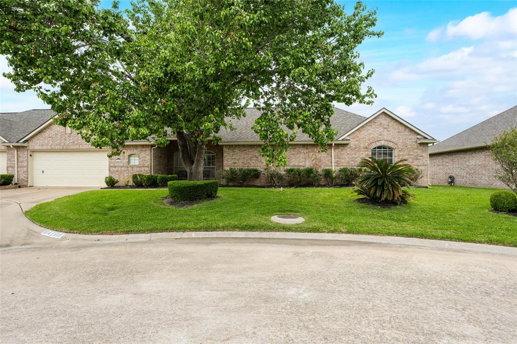 810 Apple Blossom Drive, Pearland, Texas image 1
