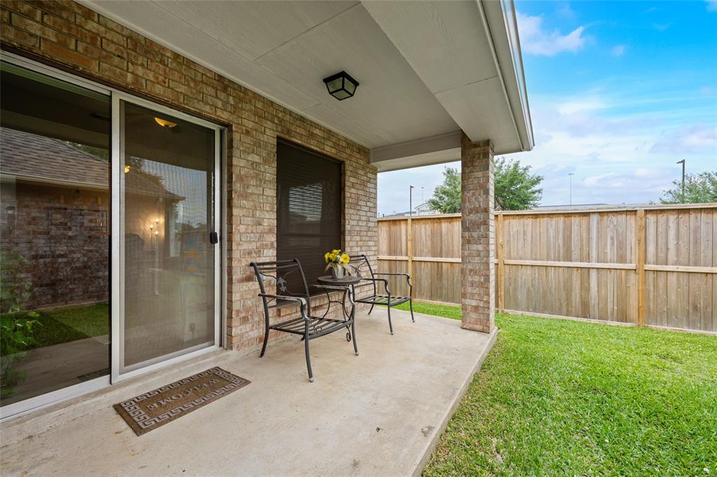 810 Apple Blossom Drive, Pearland, Texas image 37