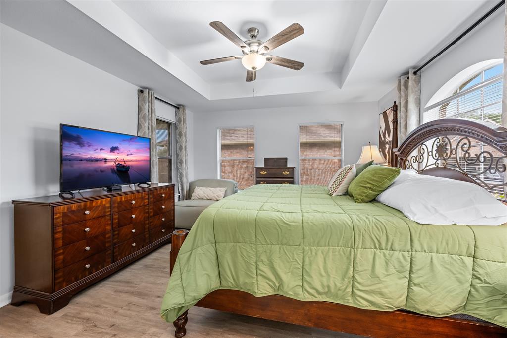 810 Apple Blossom Drive, Pearland, Texas image 30