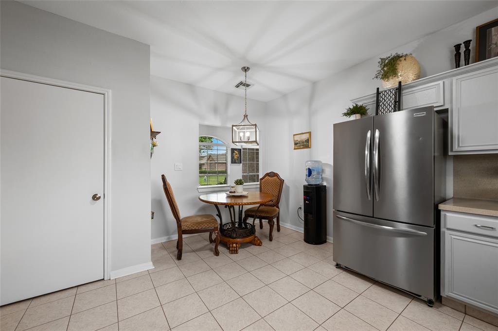 810 Apple Blossom Drive, Pearland, Texas image 21