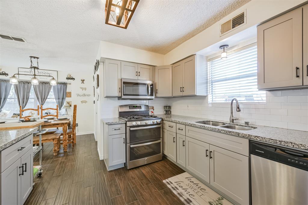 3728 Autumn Lane, Baytown, Texas image 15