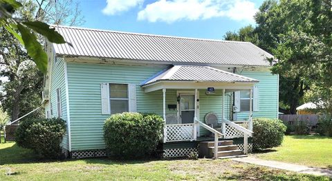 A home in Schulenburg