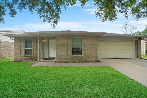 Single Family Residence in Houston TX 4618 Glenvillage Street.jpg