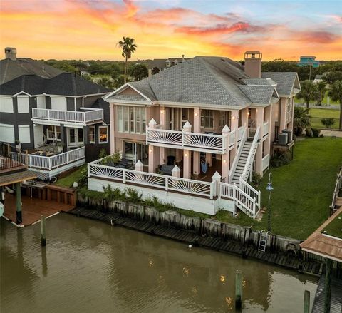 A home in San Leon