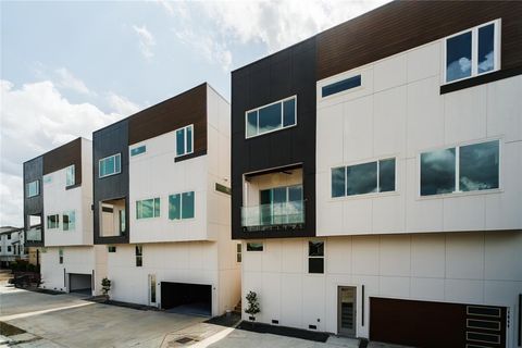 Photo of 1051 W 15th 1/2 Street, Houston, TX 77008 (MLS # 10429126) Photo of 1051 W 15th 1/2 Street, Houston, TX 77008 (MLS # 10429126)