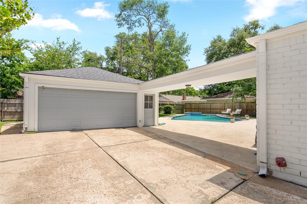 10706 Valley Forge Drive, Houston, Texas image 43