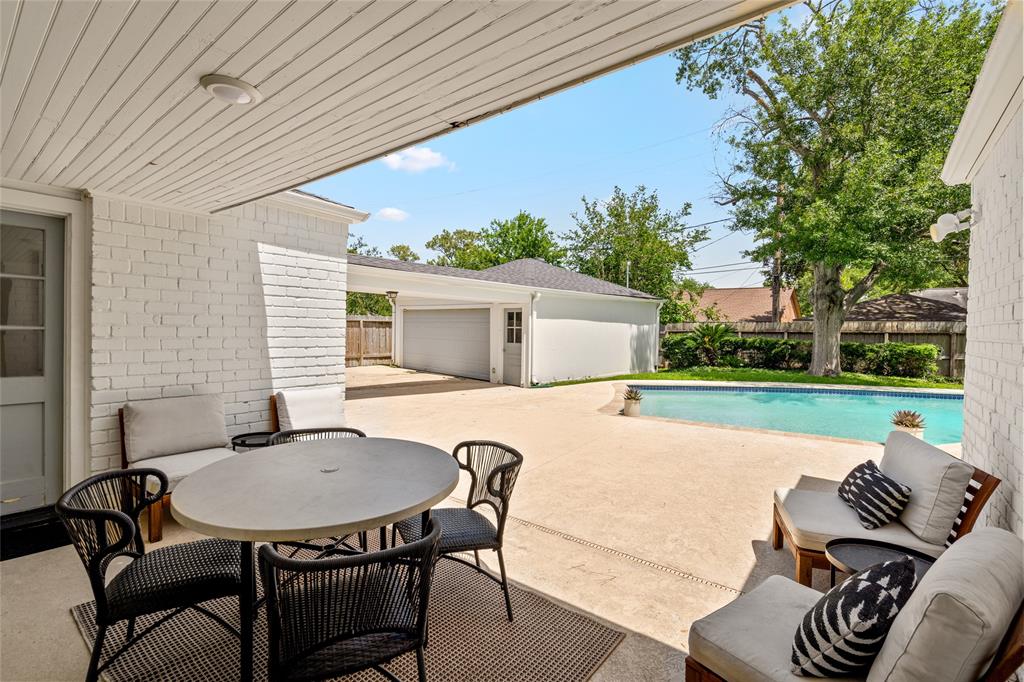 10706 Valley Forge Drive, Houston, Texas image 37