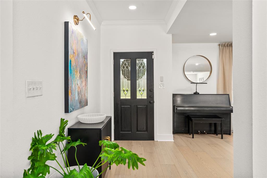 10706 Valley Forge Drive, Houston, Texas image 3
