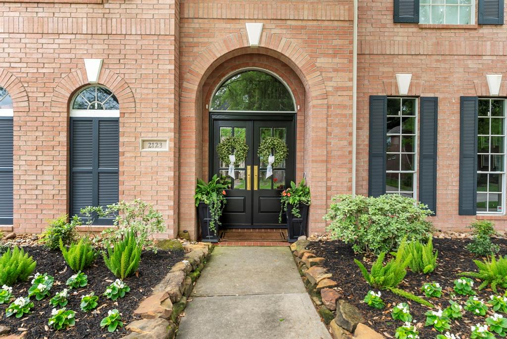 2123 River Bend Way, Kingwood, Texas image 2