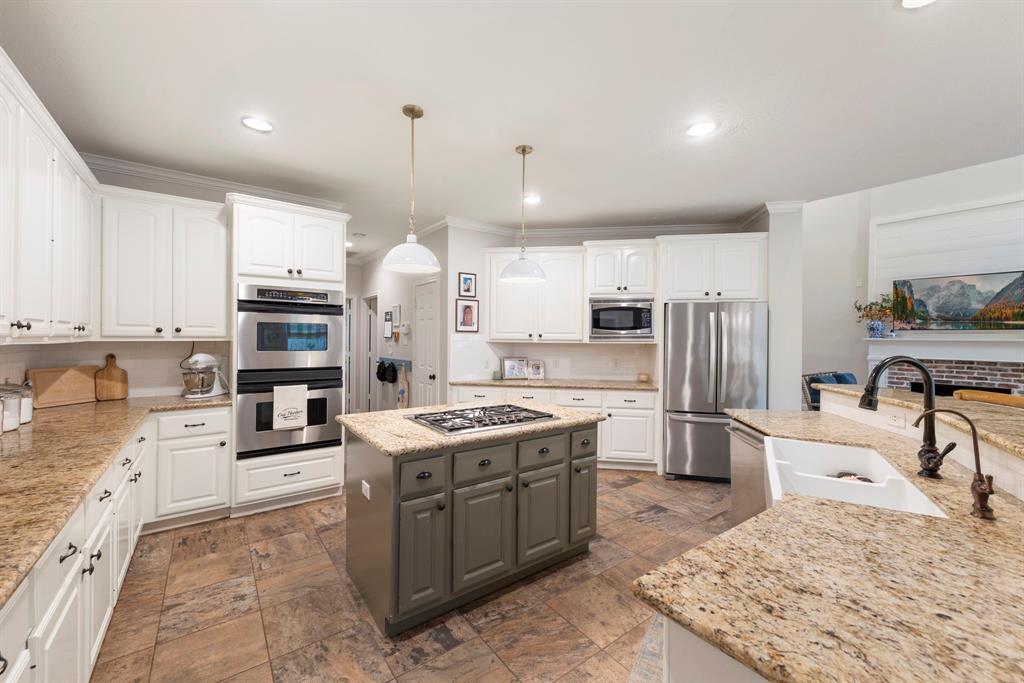 2123 River Bend Way, Kingwood, Texas image 11