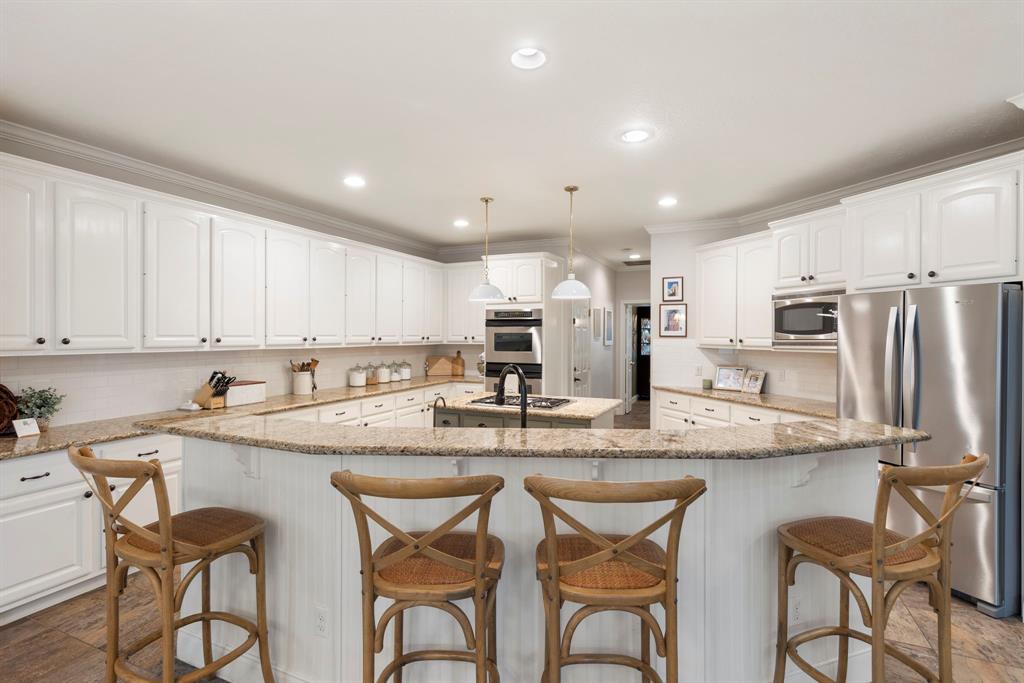 2123 River Bend Way, Kingwood, Texas image 10