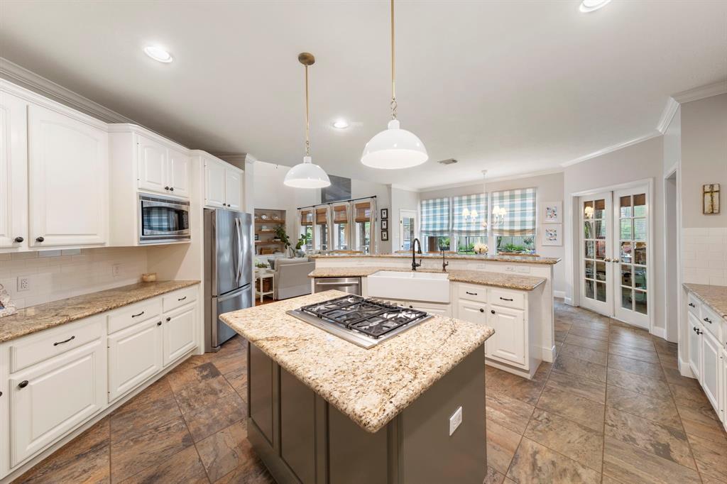 2123 River Bend Way, Kingwood, Texas image 13
