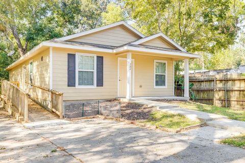 A home in Bacliff