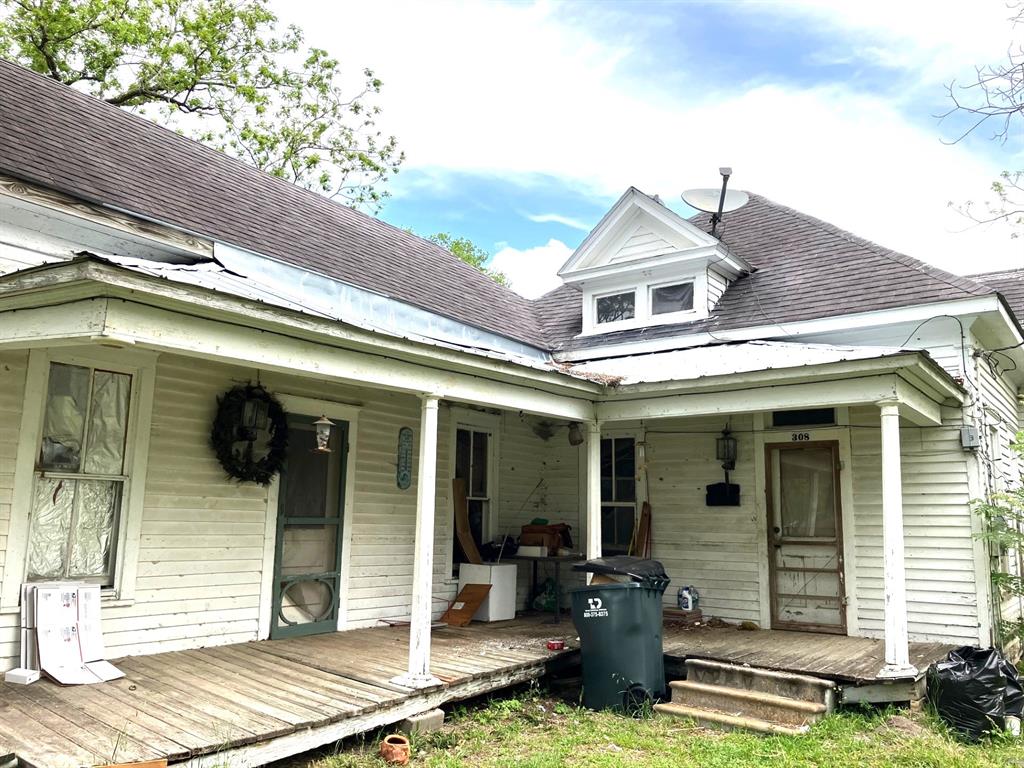 308 S East Street, Edna, Texas image 4