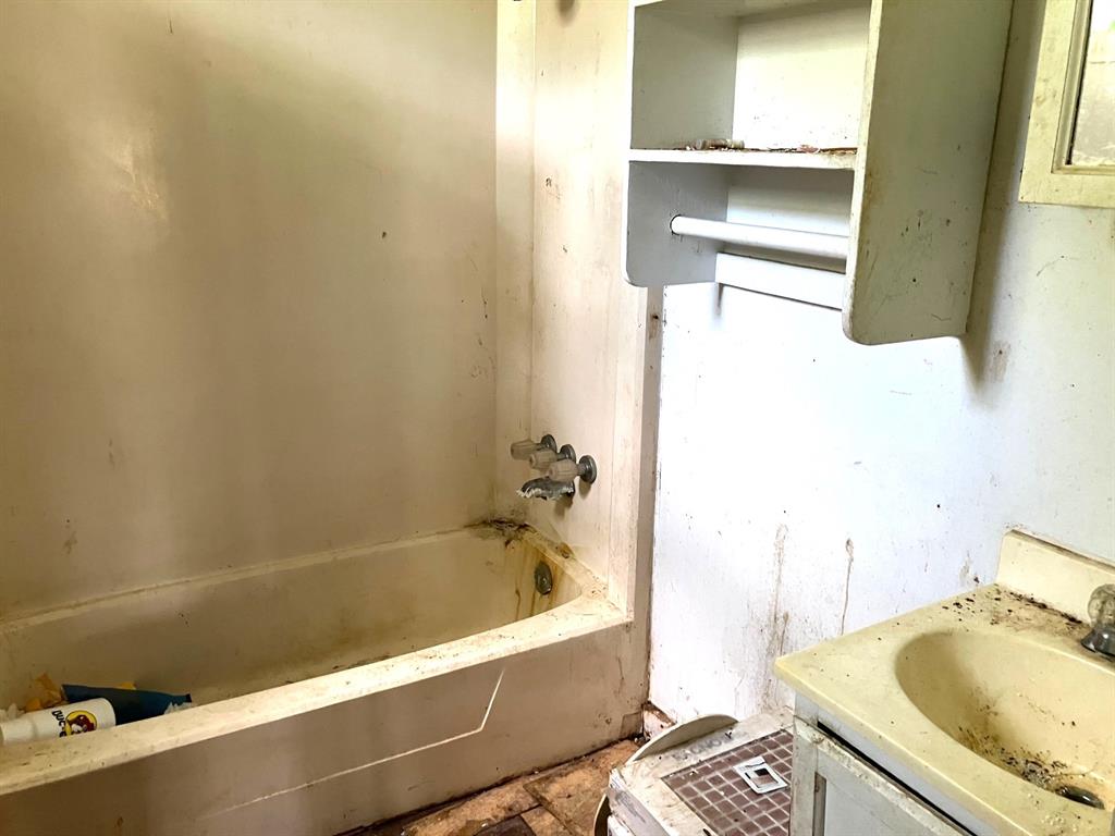 308 S East Street, Edna, Texas image 15